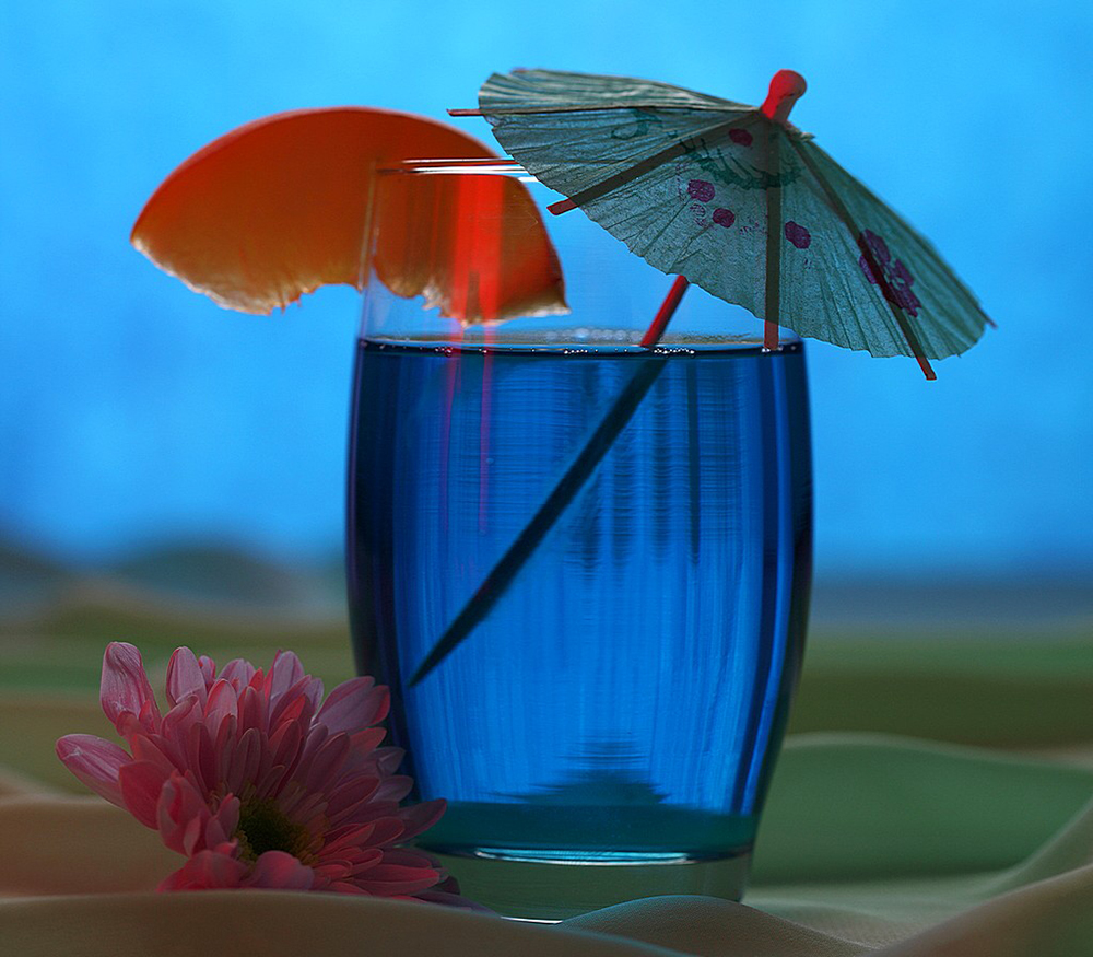 Коктейль с зонтиком фото